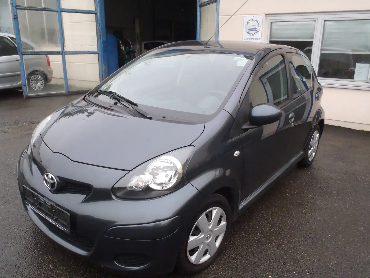 Toyota Aygo Cool Gris - 1