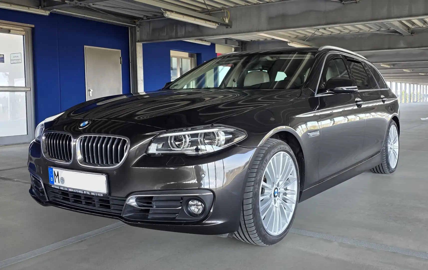 BMW 530 530d xDrive Touring Aut. Luxury Line Braun - 1