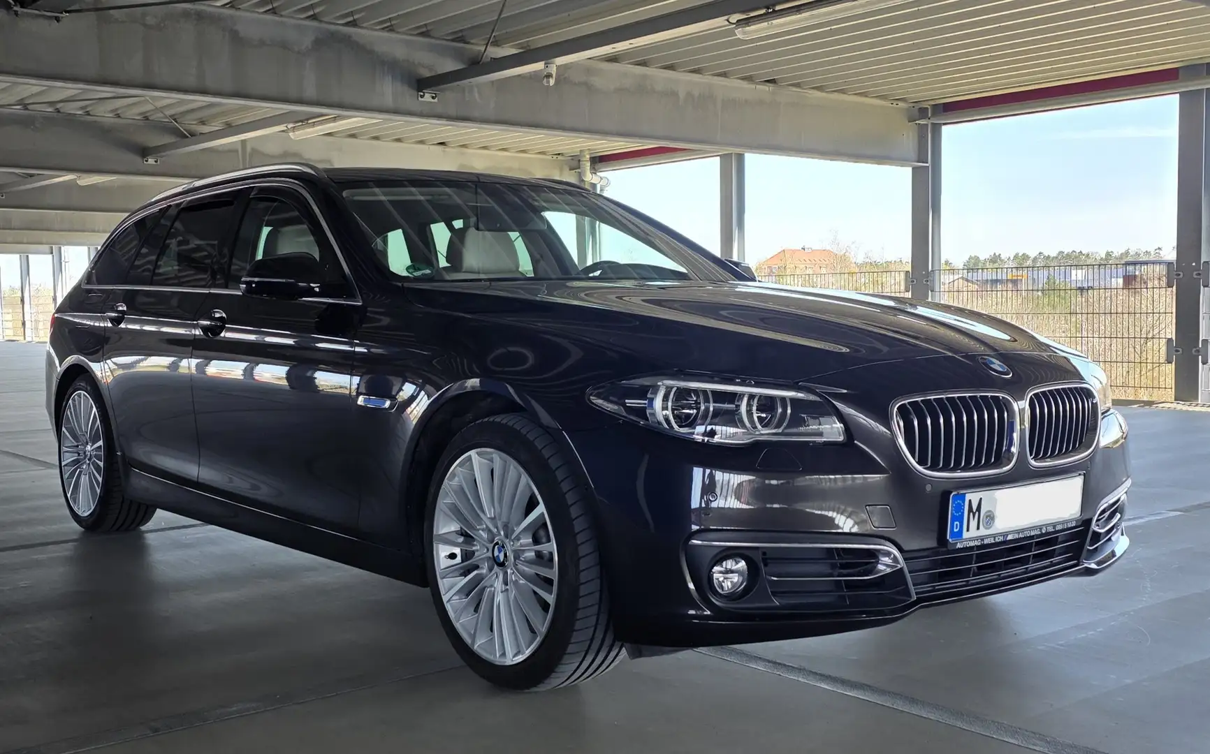BMW 530 530d xDrive Touring Aut. Luxury Line Braun - 2