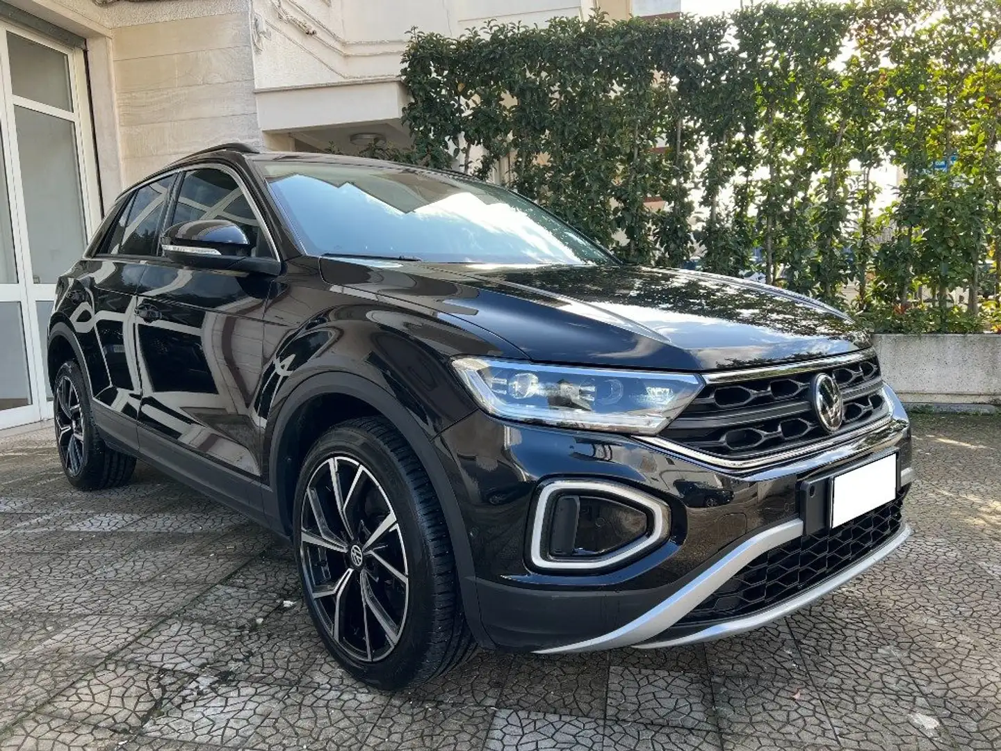 Volkswagen T-Roc 2.0 TDI SCR 150 CV DSG Nero - 1