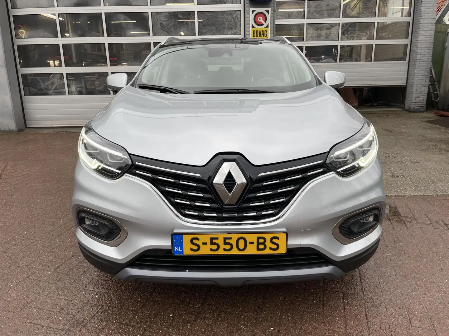 Renault Kadjar 1.3 TCe 140PK EDC Intens+Panodak!! Grijs - 2
