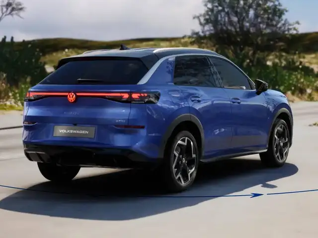 Volkswagen T-Roc view 5