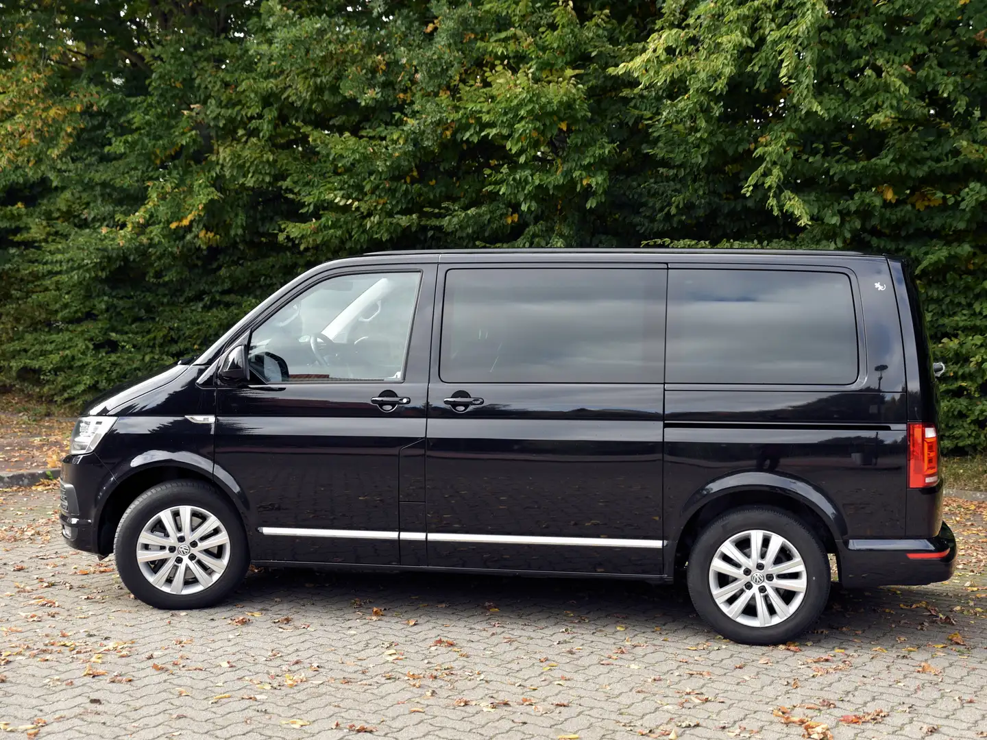 Volkswagen T6 Multivan Multivan DSG Kurz Highline Schwarz - 2