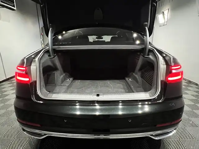 Audi A8 view 8