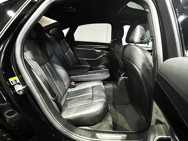 Audi A8 view 13