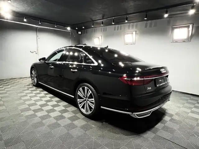 Audi A8 view 3