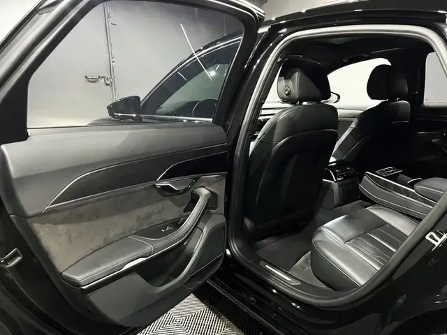 Audi A8 view 11
