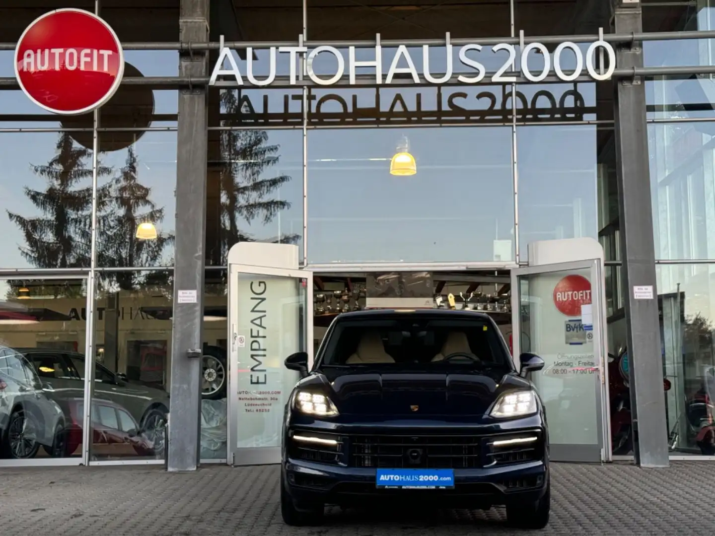 Porsche Cayenne Coupe E-Hybrid/2024/21"/LUFTF/PANO/MATR/ Blau - 2