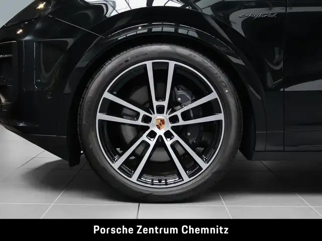 Porsche Cayenne view 6