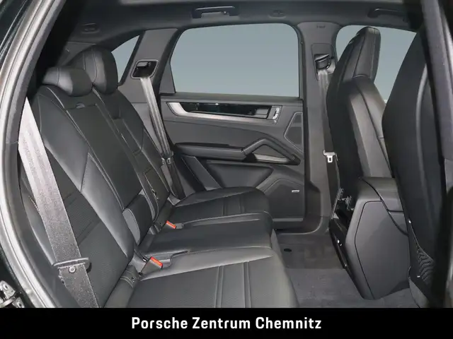 Porsche Cayenne view 8