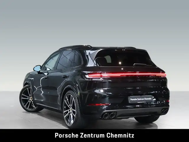 Porsche Cayenne view 3