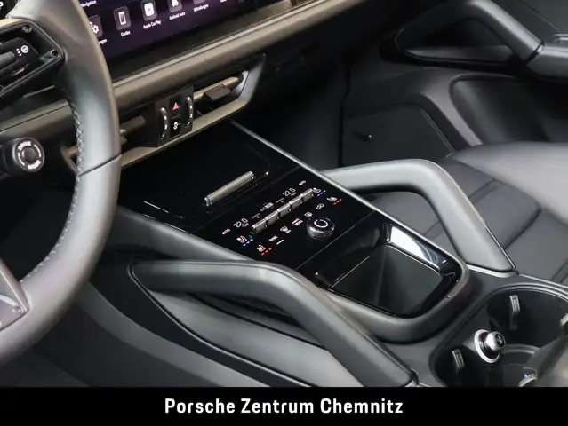 Porsche Cayenne view 14