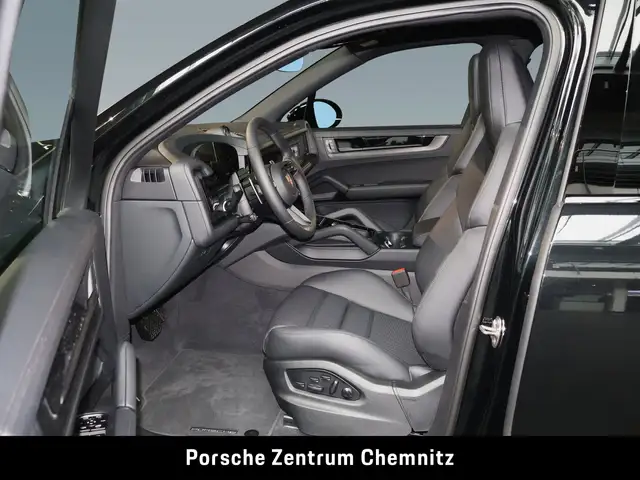 Porsche Cayenne view 12