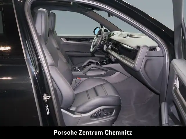 Porsche Cayenne view 13