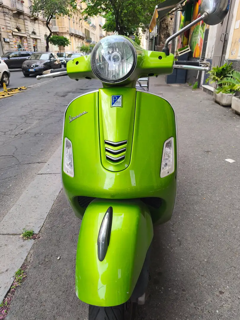 Vespa GTS 300 300 super Green - 1