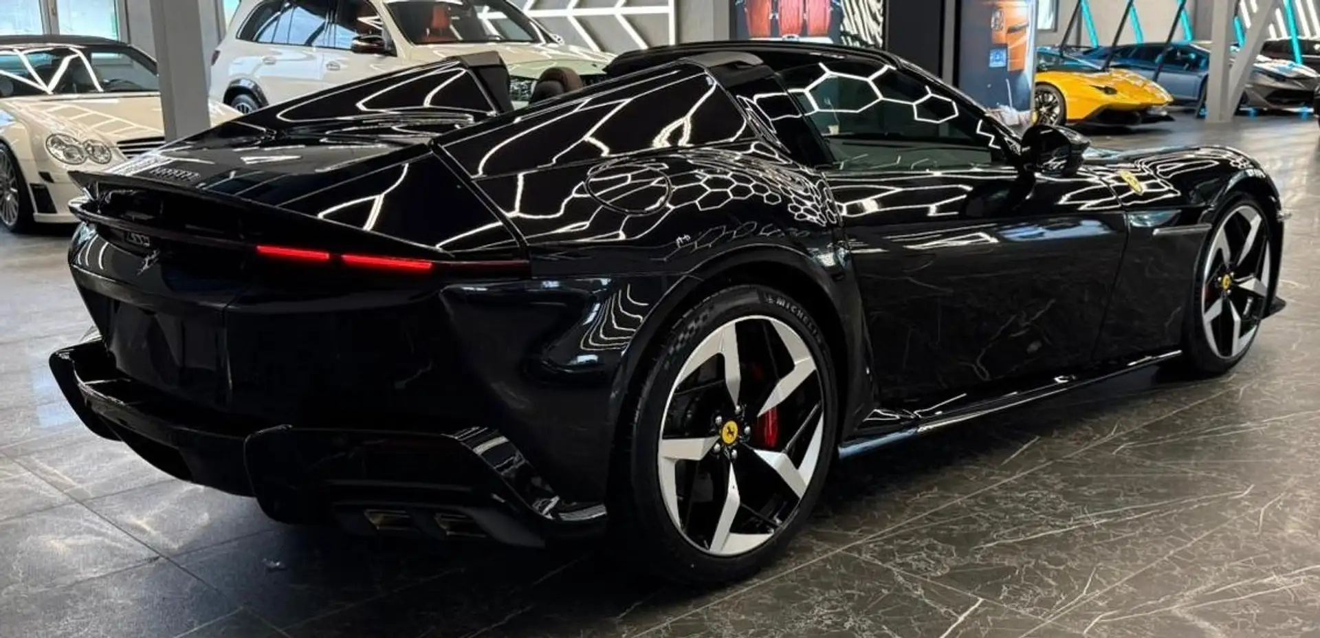 Ferrari 12 Cilindri SPIDER INDIVIDUAL MASSAGE JBL 26 NEW Noir - 2