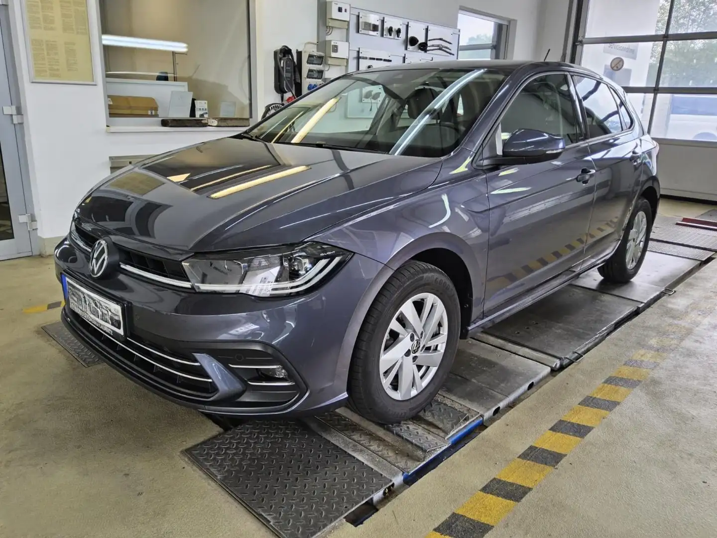 Volkswagen Polo 1.0 TSI Style*LED-Matrix*Sitzheizung*DAB+* Grau - 2