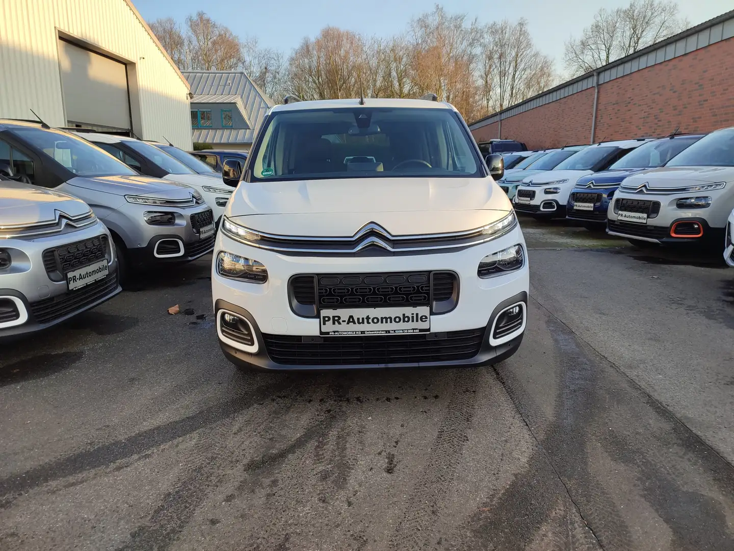 Citroen Berlingo XL EAT8 Klimaaut/Navi/PDC+Cam/7-Sitze Weiß - 2