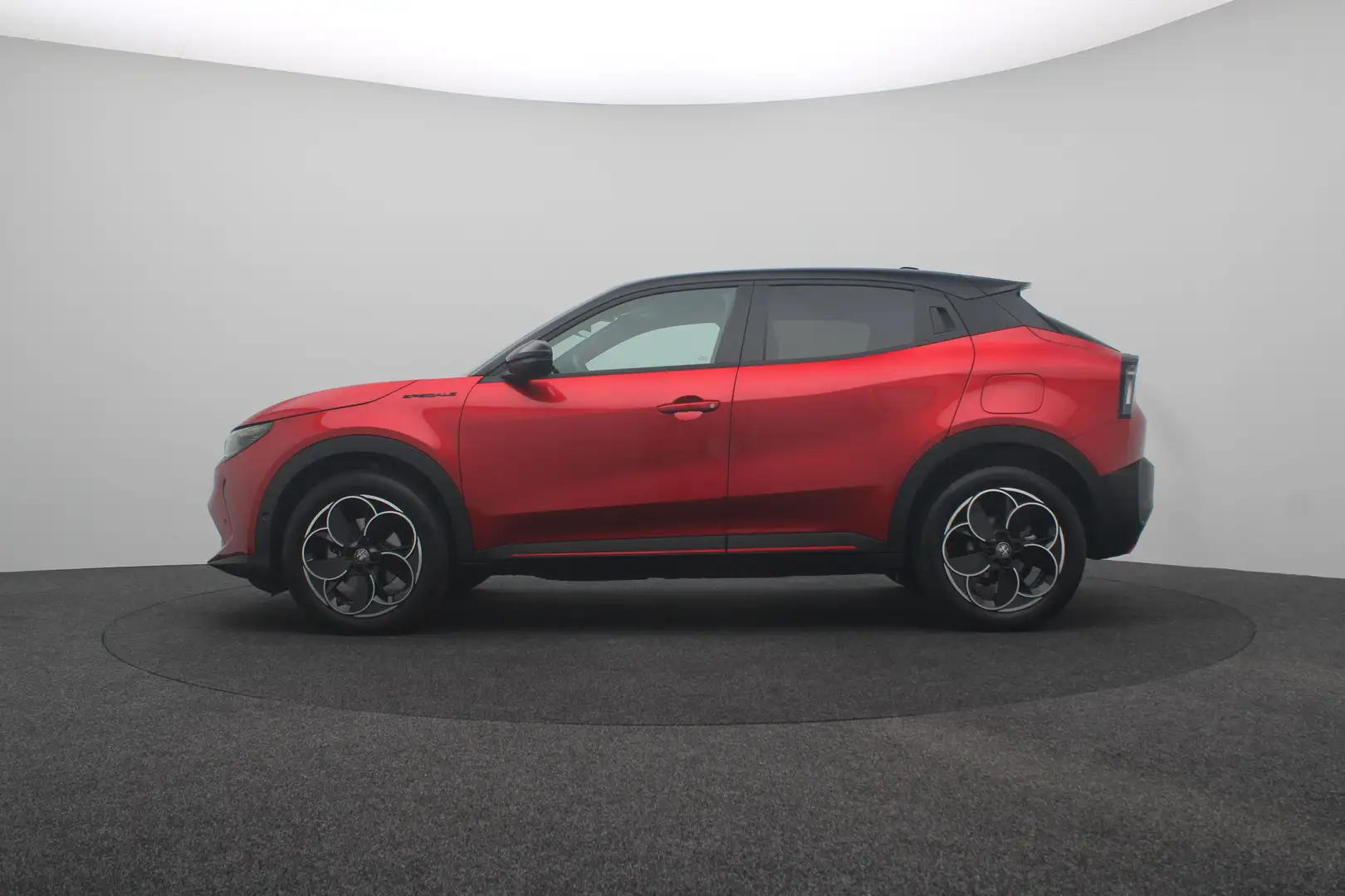 Alfa Romeo Junior Elettrica Speciale 54 kWh | Achteruitrijcamera | A Rood - 2