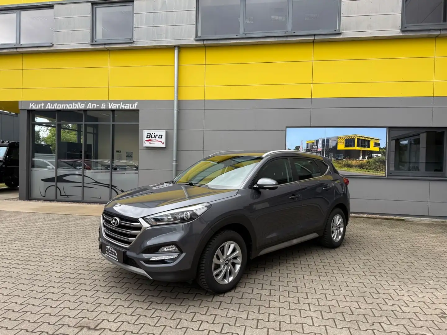 Hyundai TUCSON 1.6  Advantage NAVI/KAMERA/SHZ/KLIMAA*AHK Grau - 1