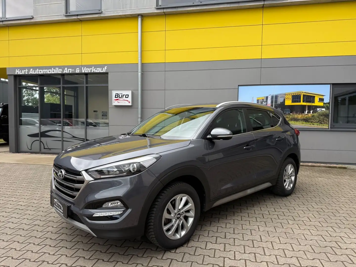Hyundai TUCSON 1.6  Advantage NAVI/KAMERA/SHZ/KLIMAA*AHK Grau - 2