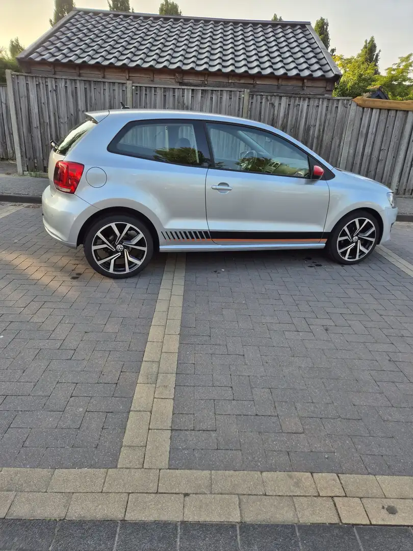 Volkswagen Polo 1.4-16V Trendline (Beats edition) Grijs - 2
