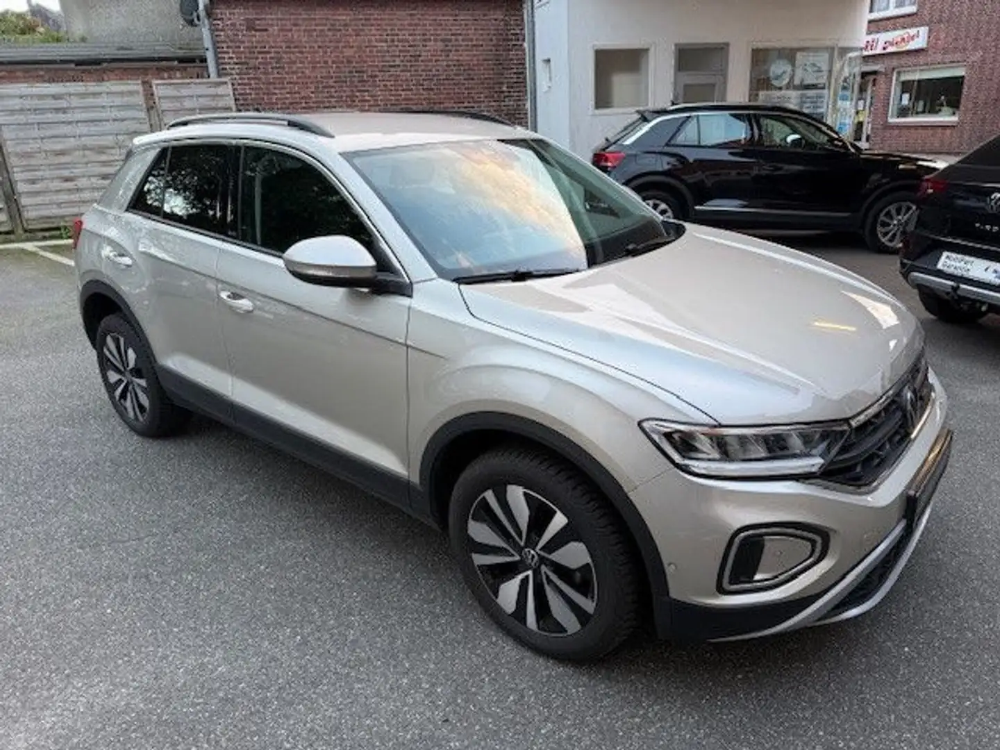 Volkswagen T-Roc 1.0 TSI "MOVE" -NAVI-LED-Tel-PDC Silber - 1