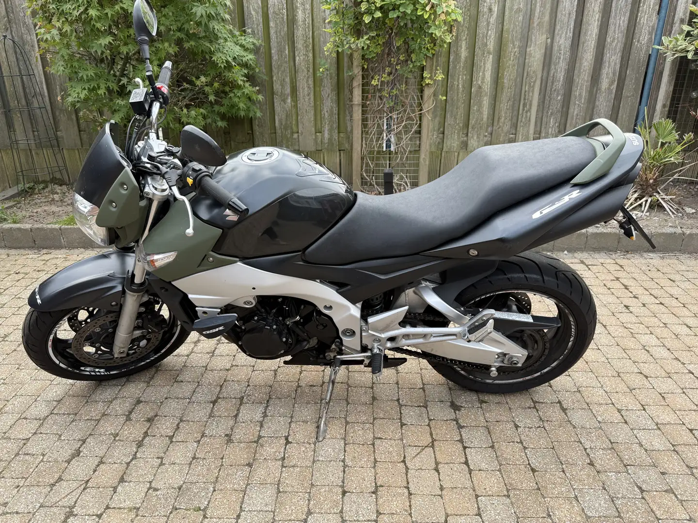 Suzuki GSR 600 Zwart - 2