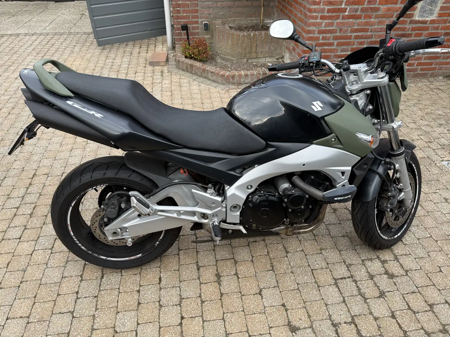 Suzuki GSR 600 Zwart - 1