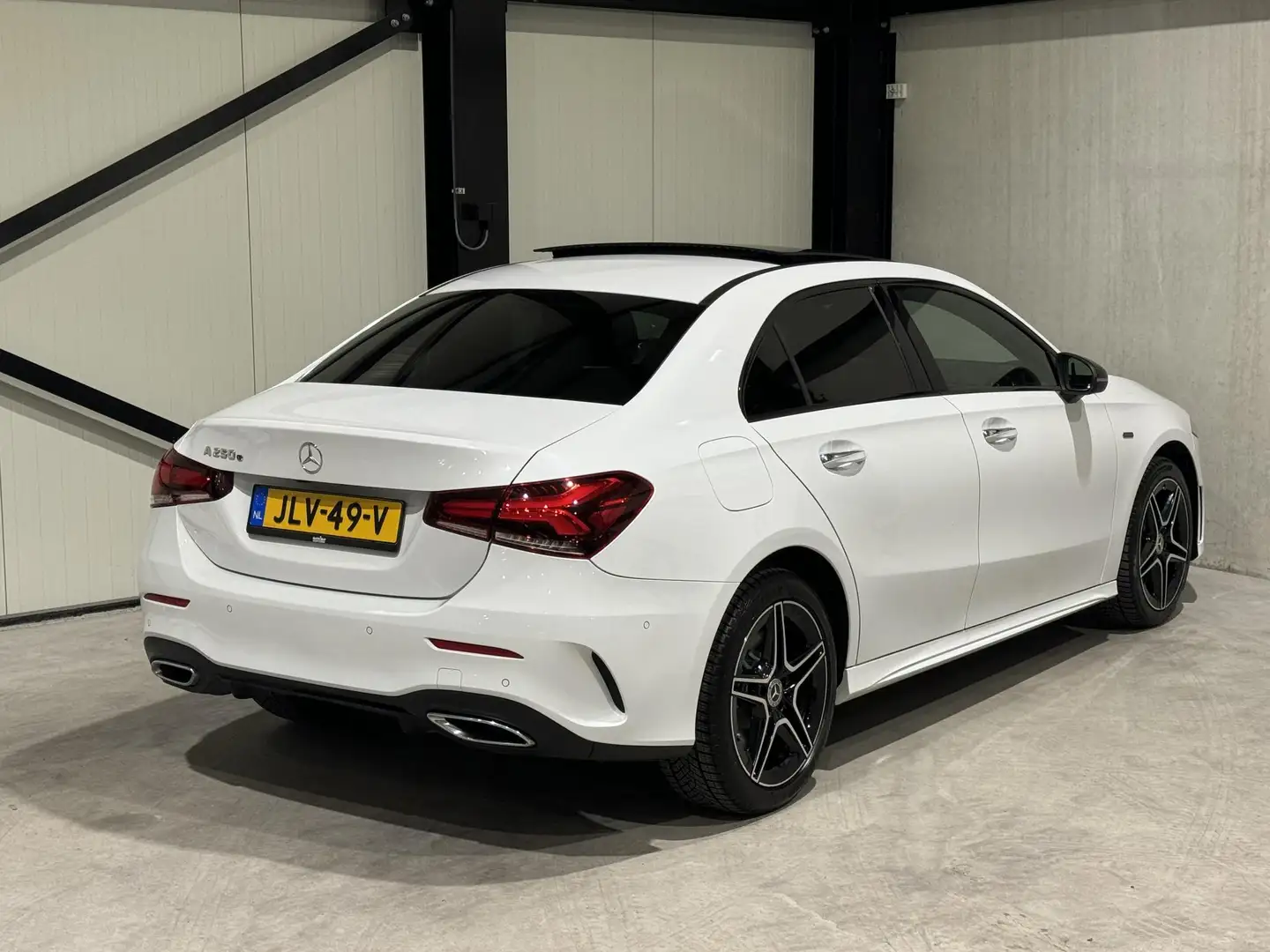 Mercedes-Benz A 250 e AMG Aut. | panorama | sfeer | trekhaak | multibe Wit - 2