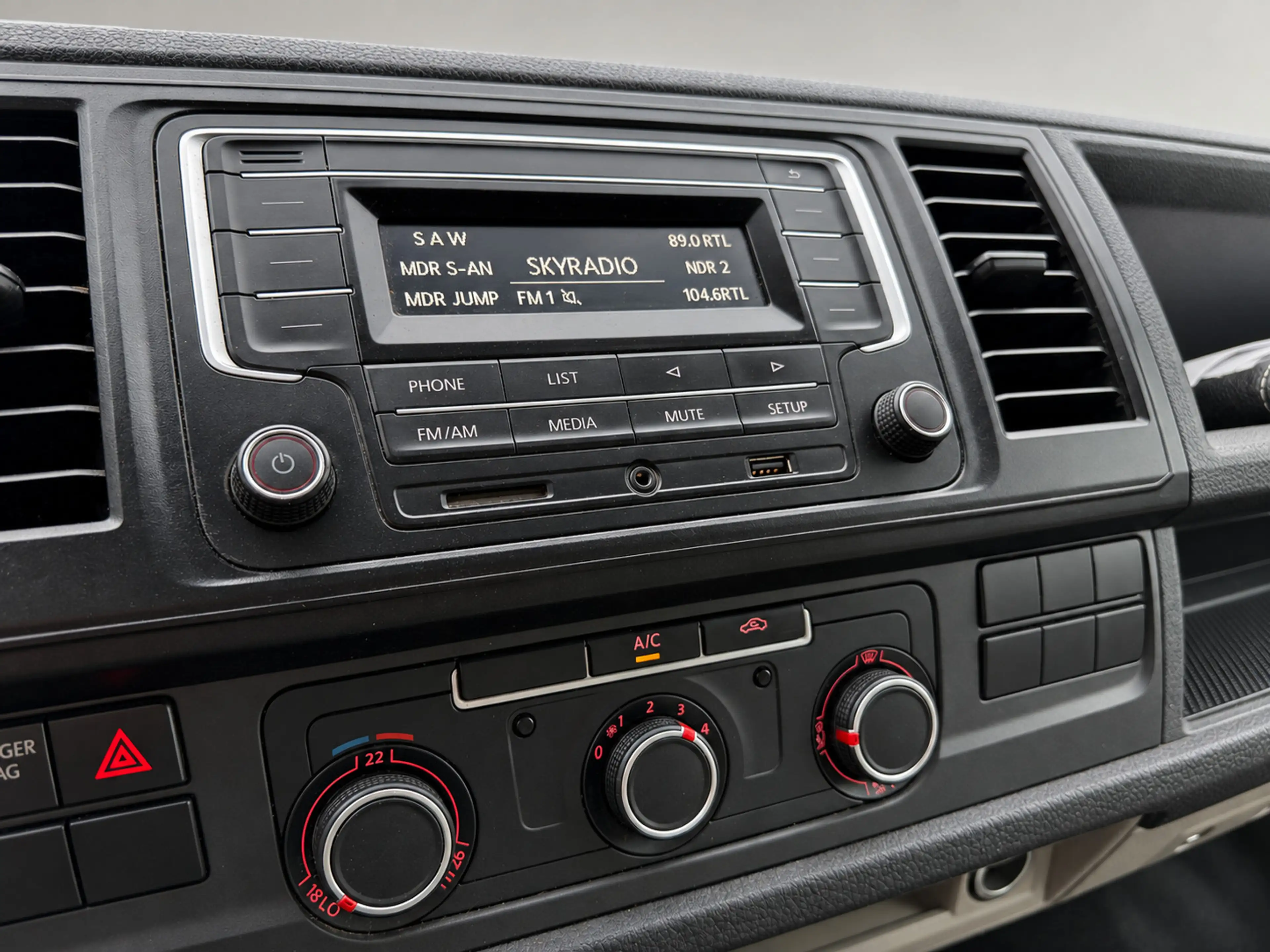 Volkswagen Transporter 2.0 TDI L2H1 DC Pickup goed onderhouden — photo 7