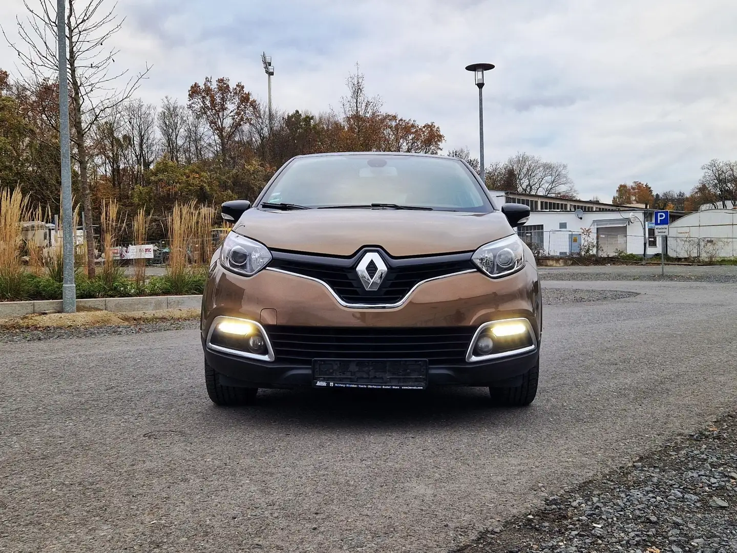 Renault Captur Elysee/Automatik/Leder/Navi/AHK/ab 6,99% Finanzier Marrón - 2