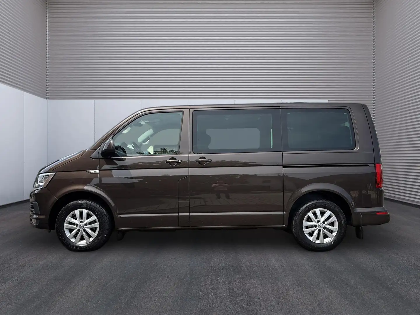 Volkswagen T6 Multivan Comfortline 5 Türer DSG Brun - 2
