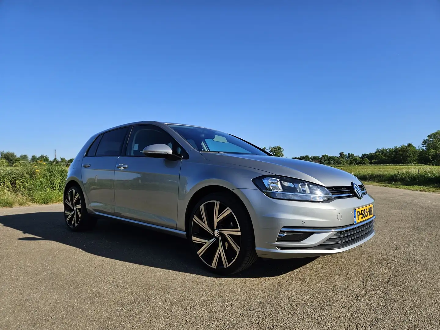 Volkswagen Golf 1.0 TSI Comfortline Grau - 1