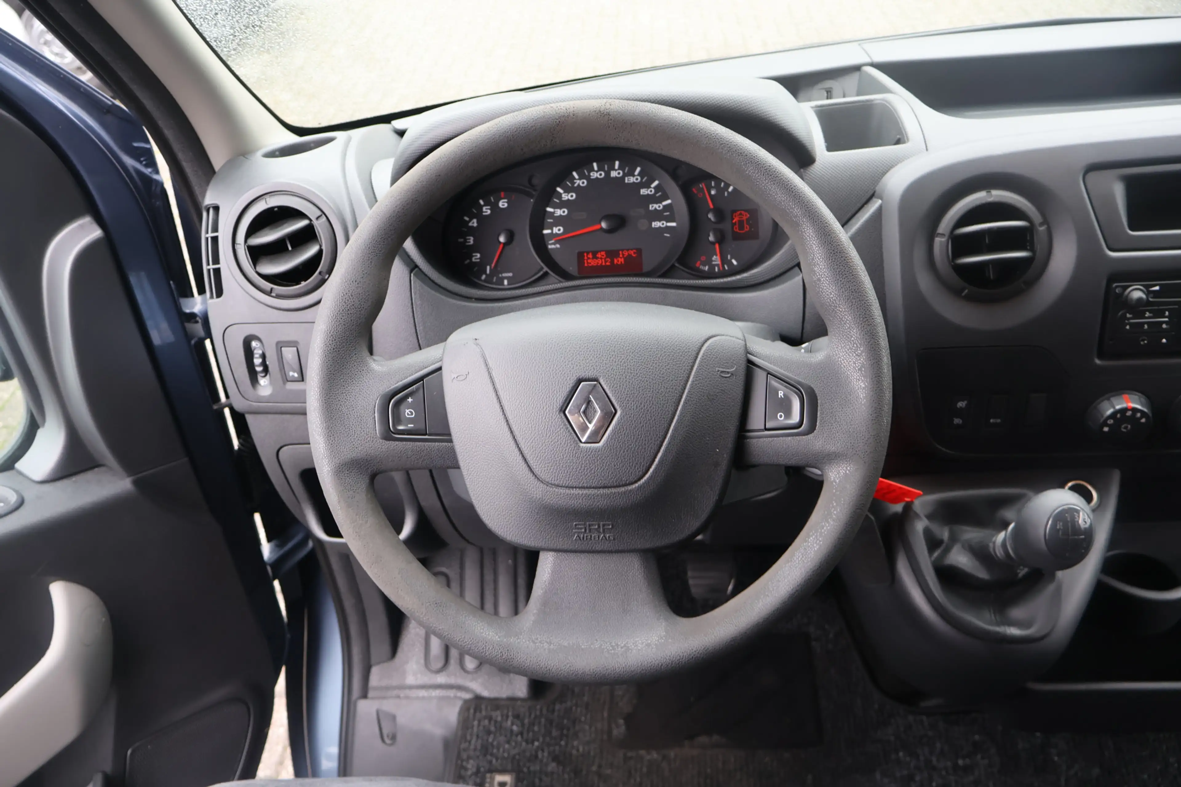Renault Master 2.3 dCi L1 H2 — photo 16