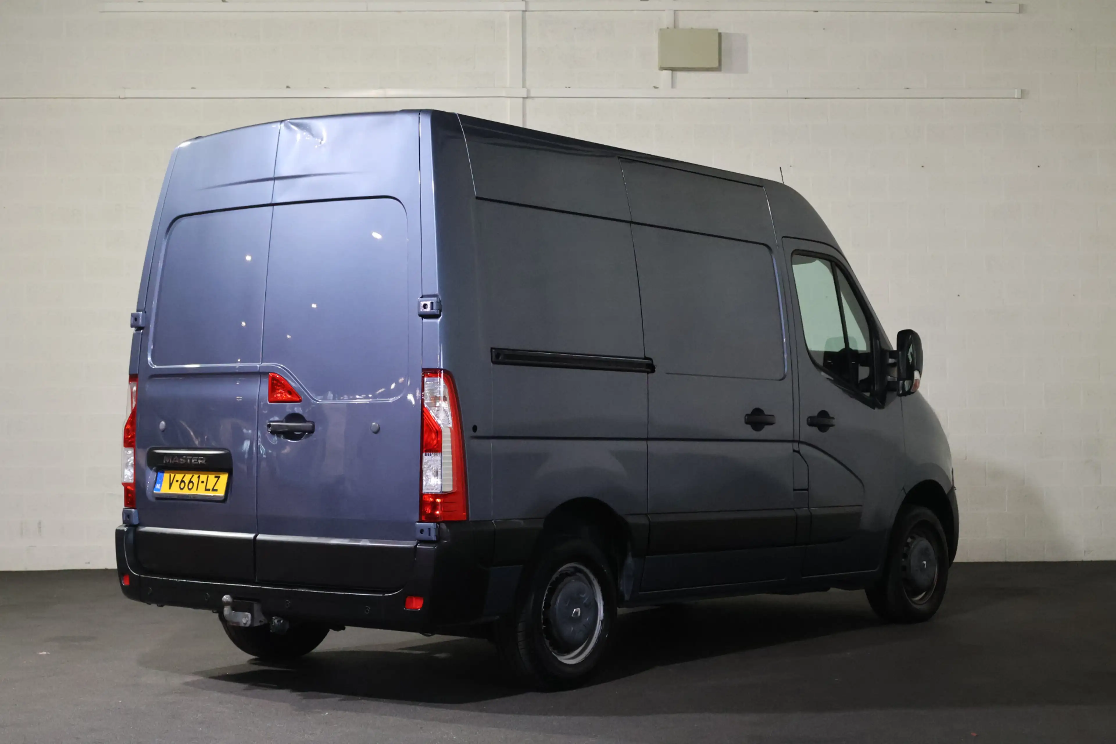 Renault Master 2.3 dCi L1 H2 — photo 7