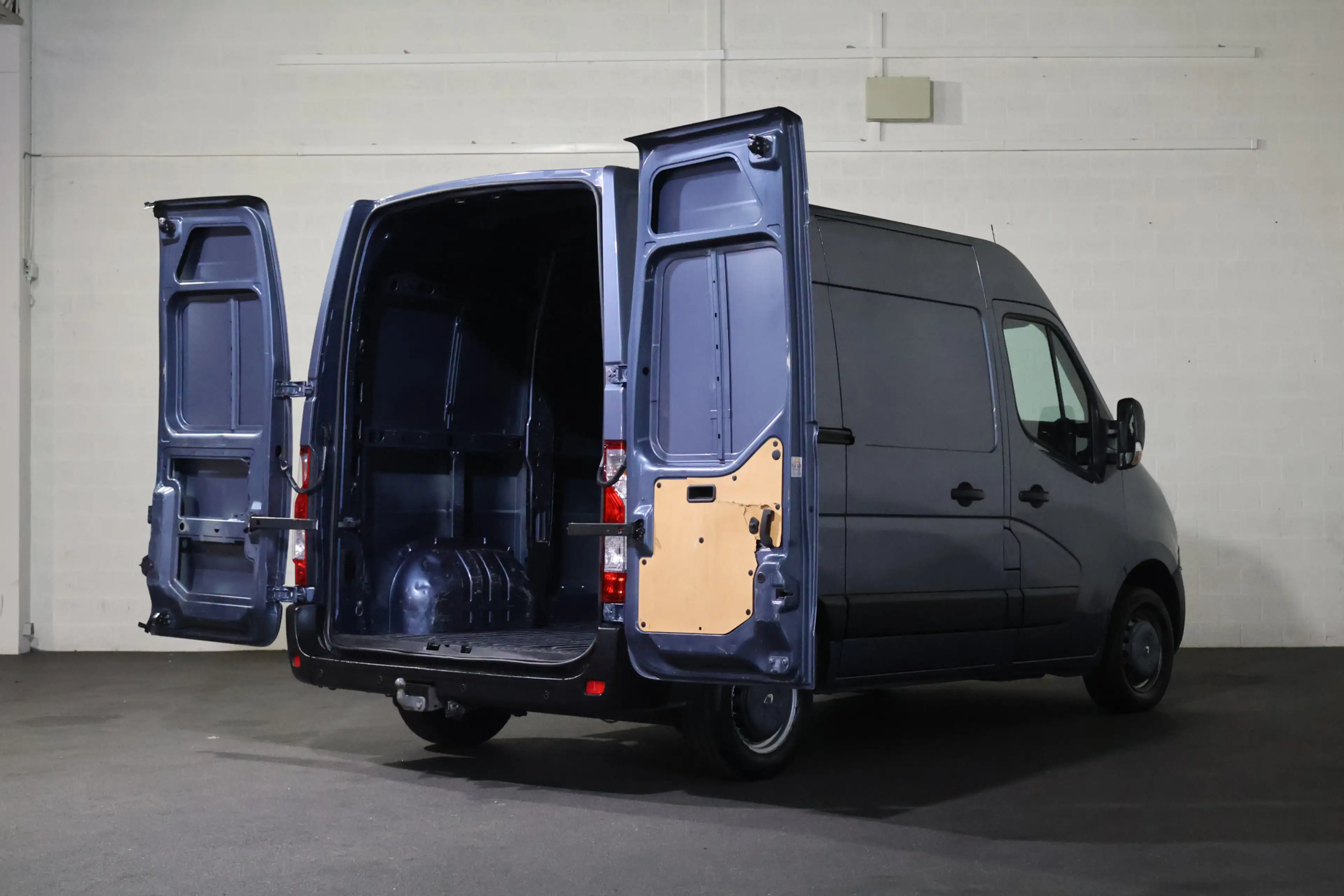 Renault Master 2.3 dCi L1 H2 — photo 12