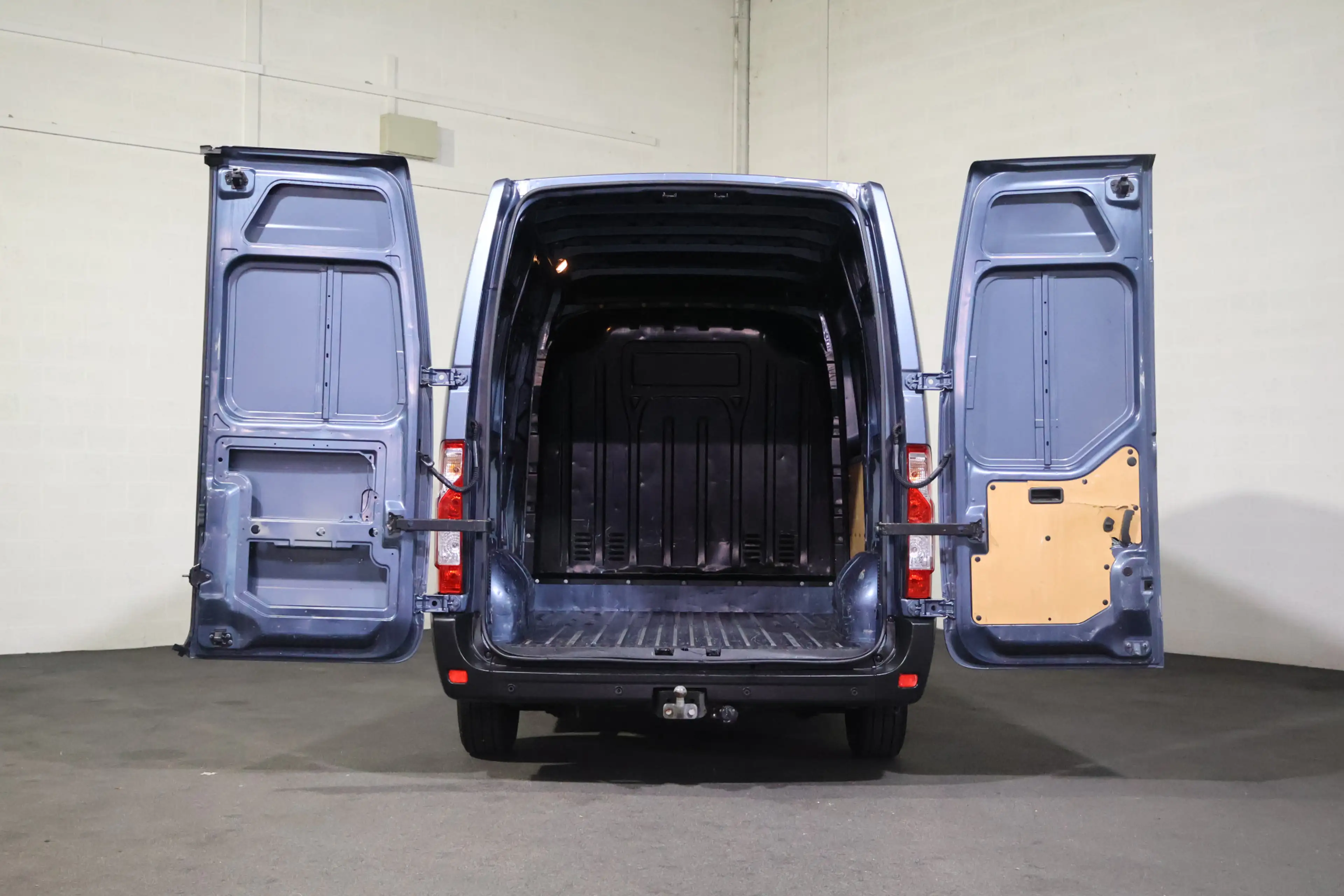Renault Master 2.3 dCi L1 H2 — photo 11