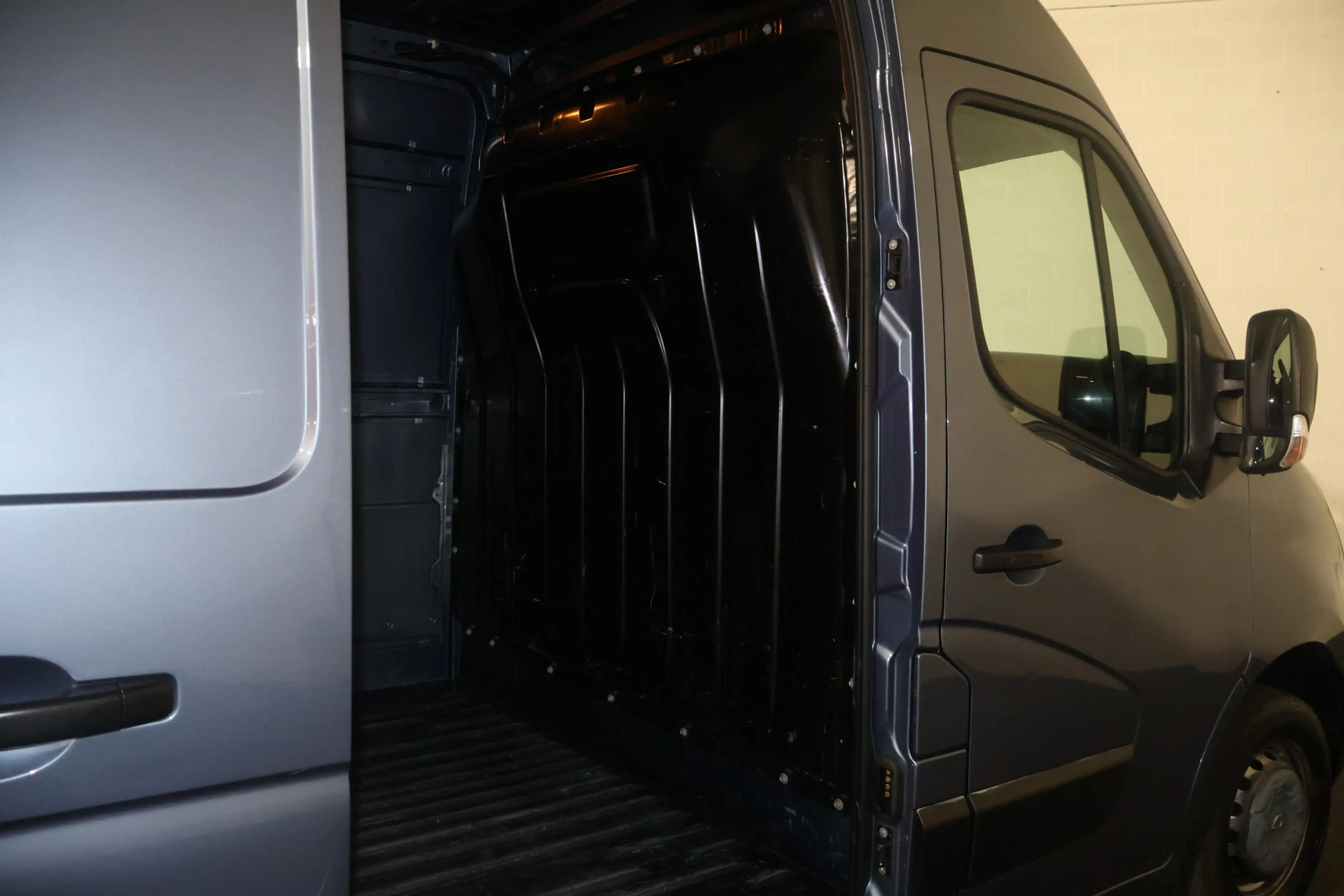 Renault Master 2.3 dCi L1 H2 — photo 15