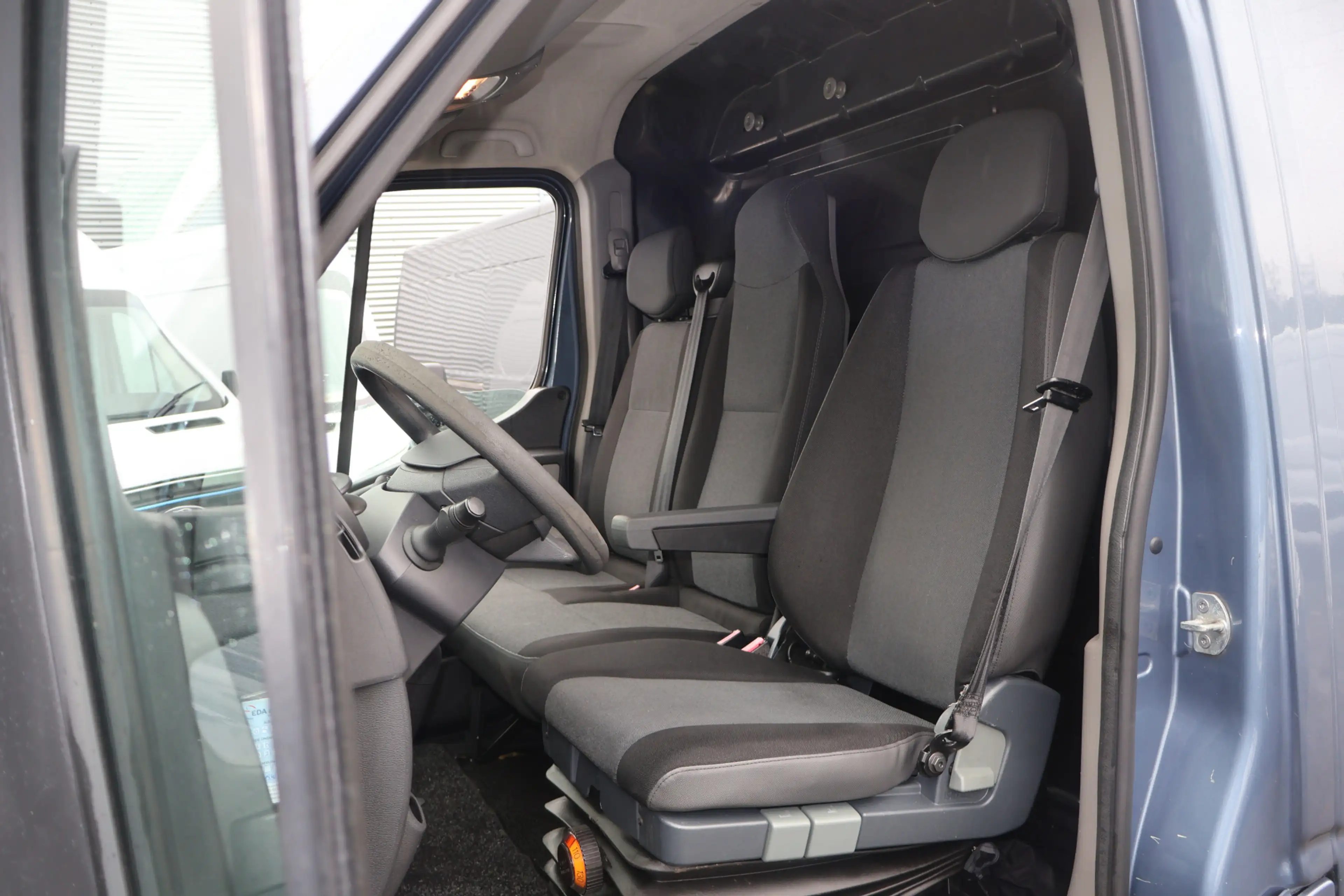 Renault Master 2.3 dCi L1 H2 — photo 2