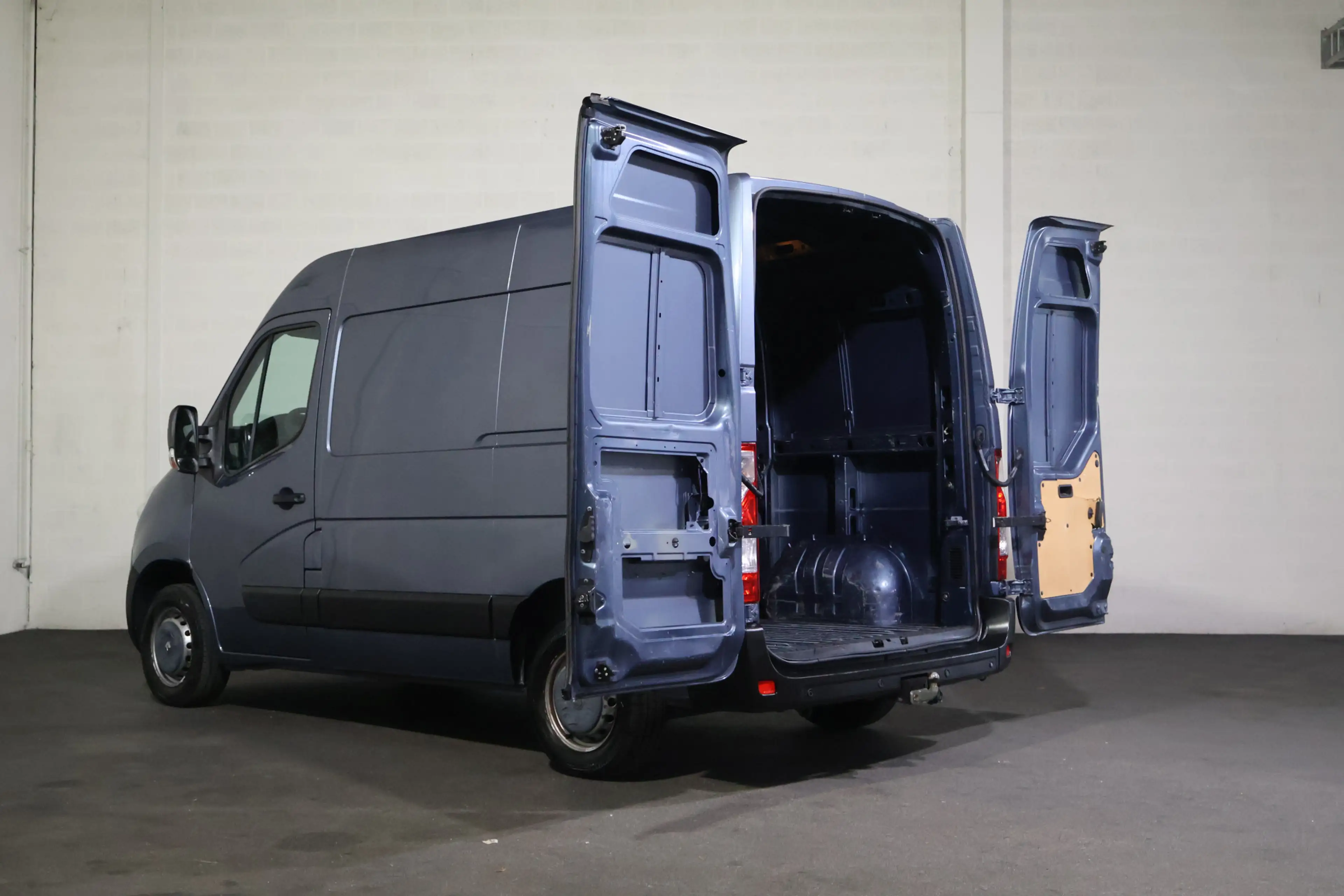 Renault Master 2.3 dCi L1 H2 — photo 10