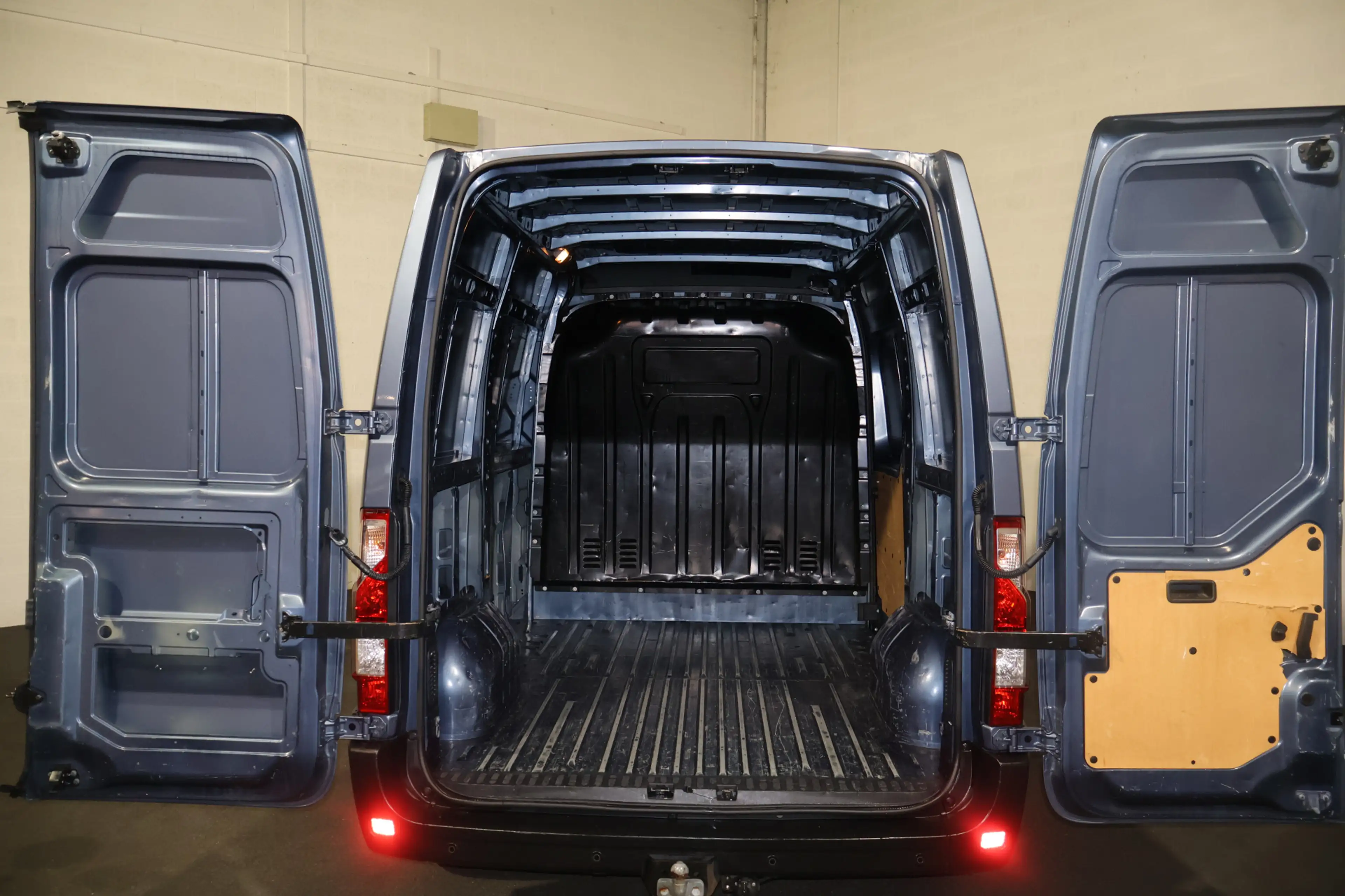 Renault Master 2.3 dCi L1 H2 — photo 3