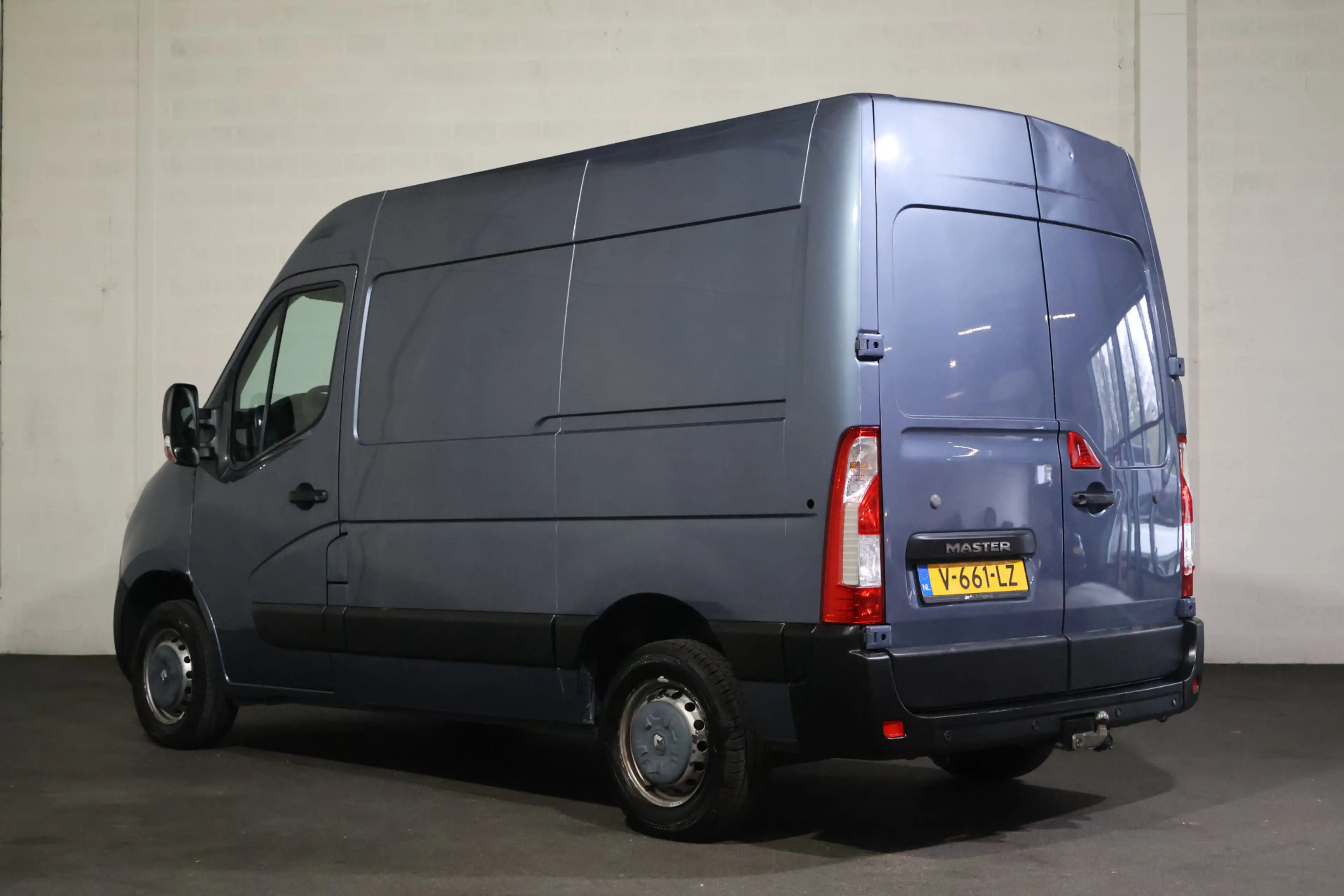 Renault Master 2.3 dCi L1 H2 — photo 9