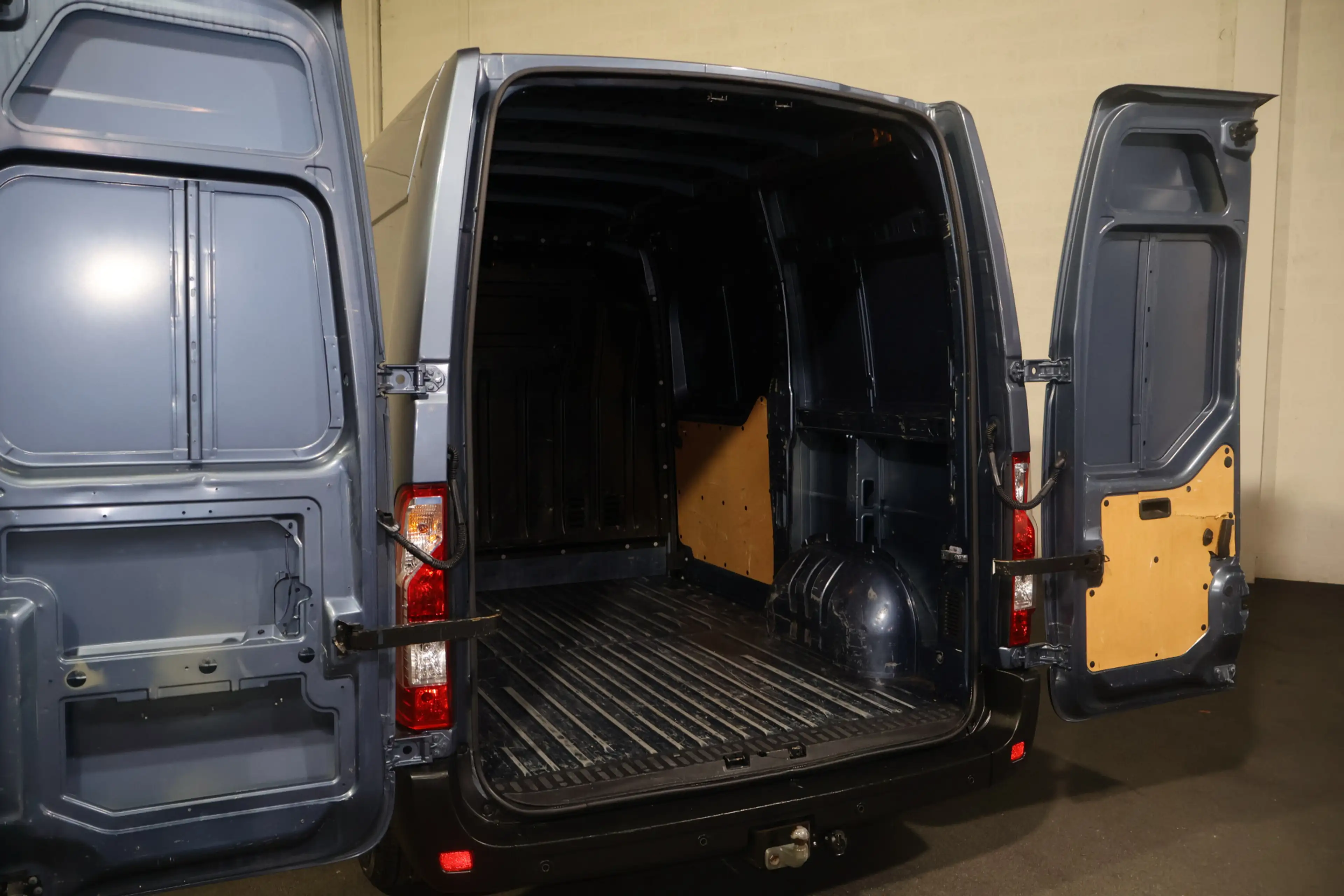 Renault Master 2.3 dCi L1 H2 — photo 14