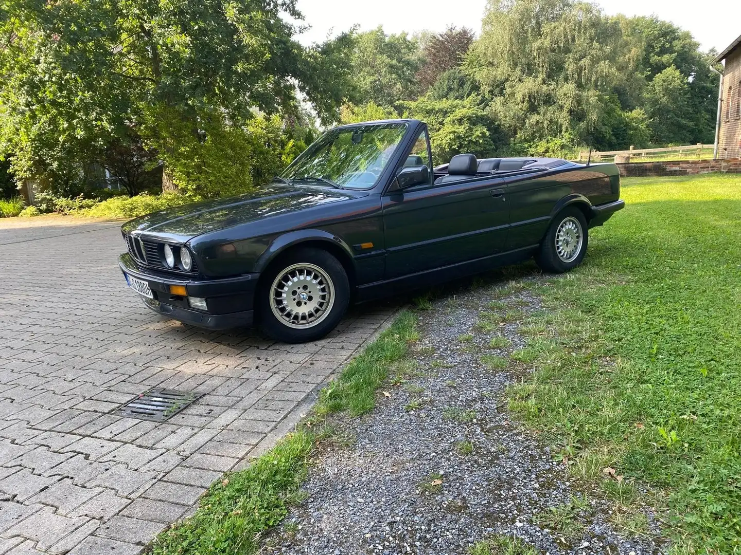 BMW 320 320i Schwarz - 2