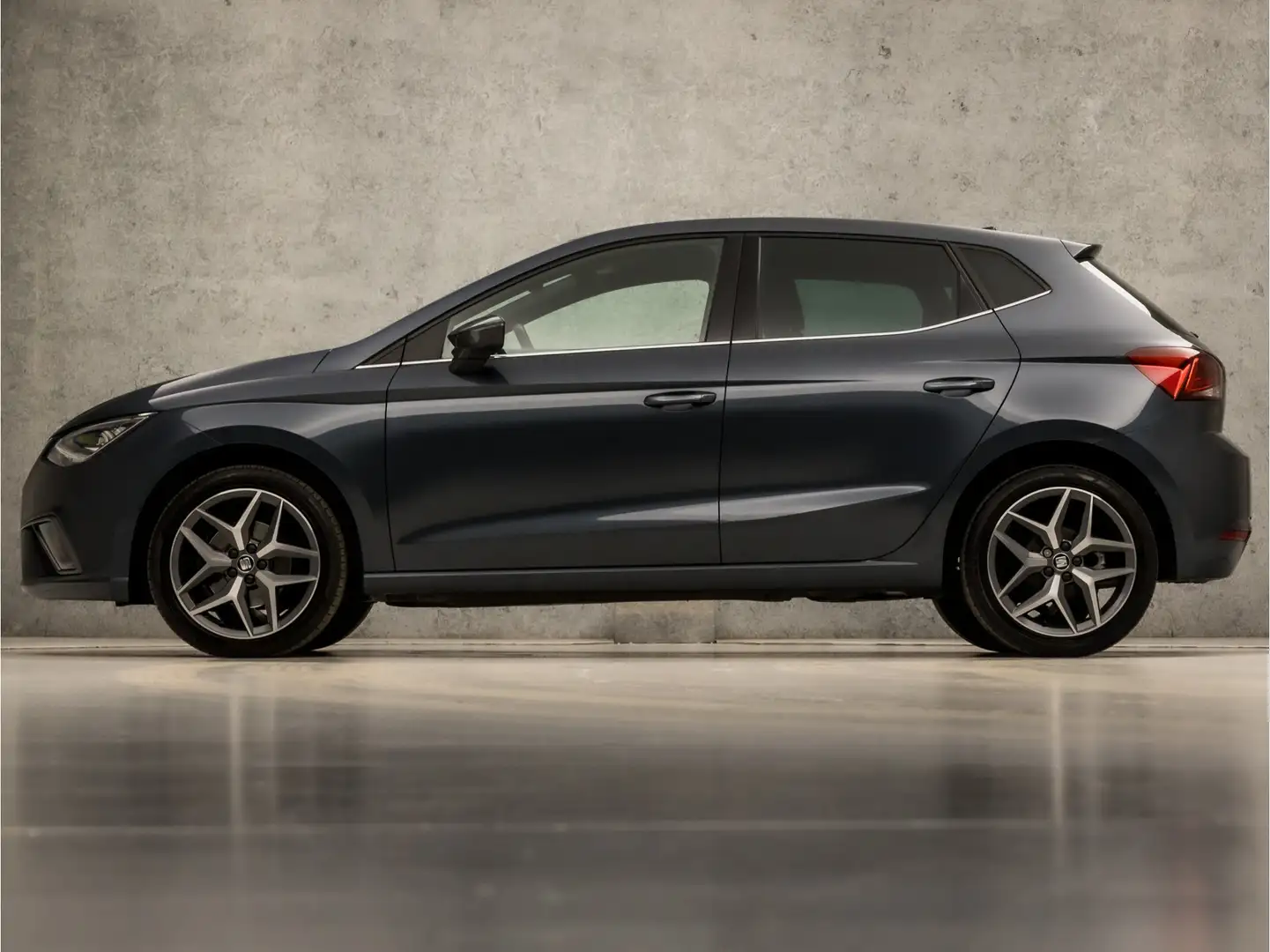 SEAT Ibiza 1.0 TSI Xcellence Sport Automaat (APPLE CARPLAY, G Grijs - 2