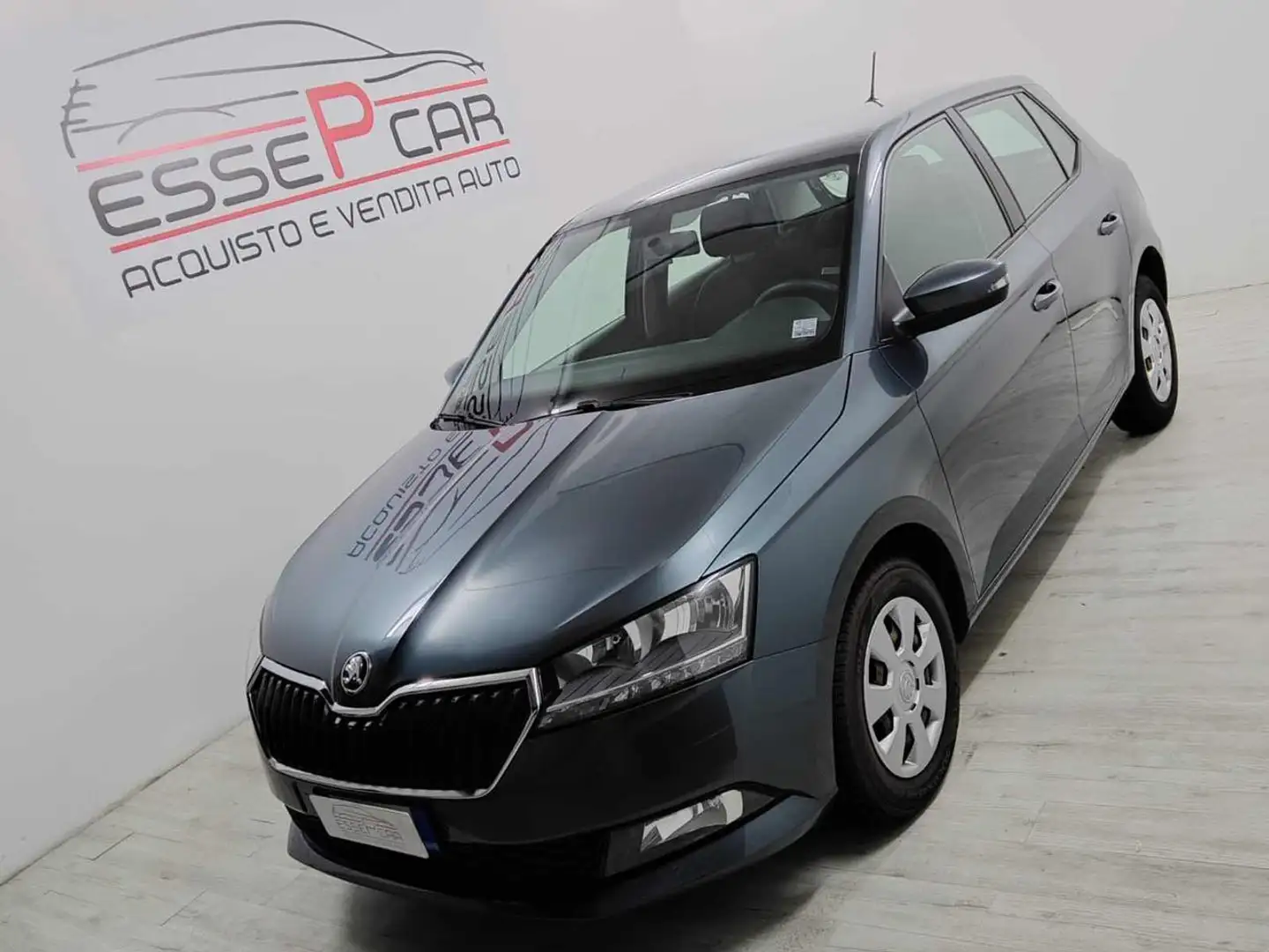 Skoda Fabia 1.0 MPI 60 CV Design Edition Gris - 1