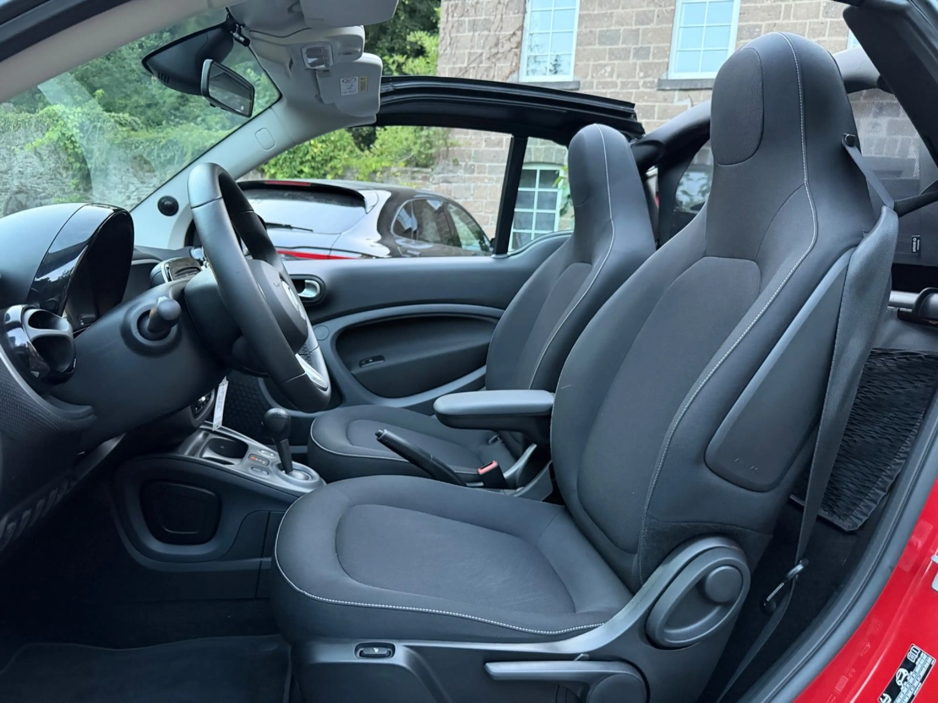 smart forTwo fortwo cabrio Mattgrau AHK Alpine Navi LED — photo 21