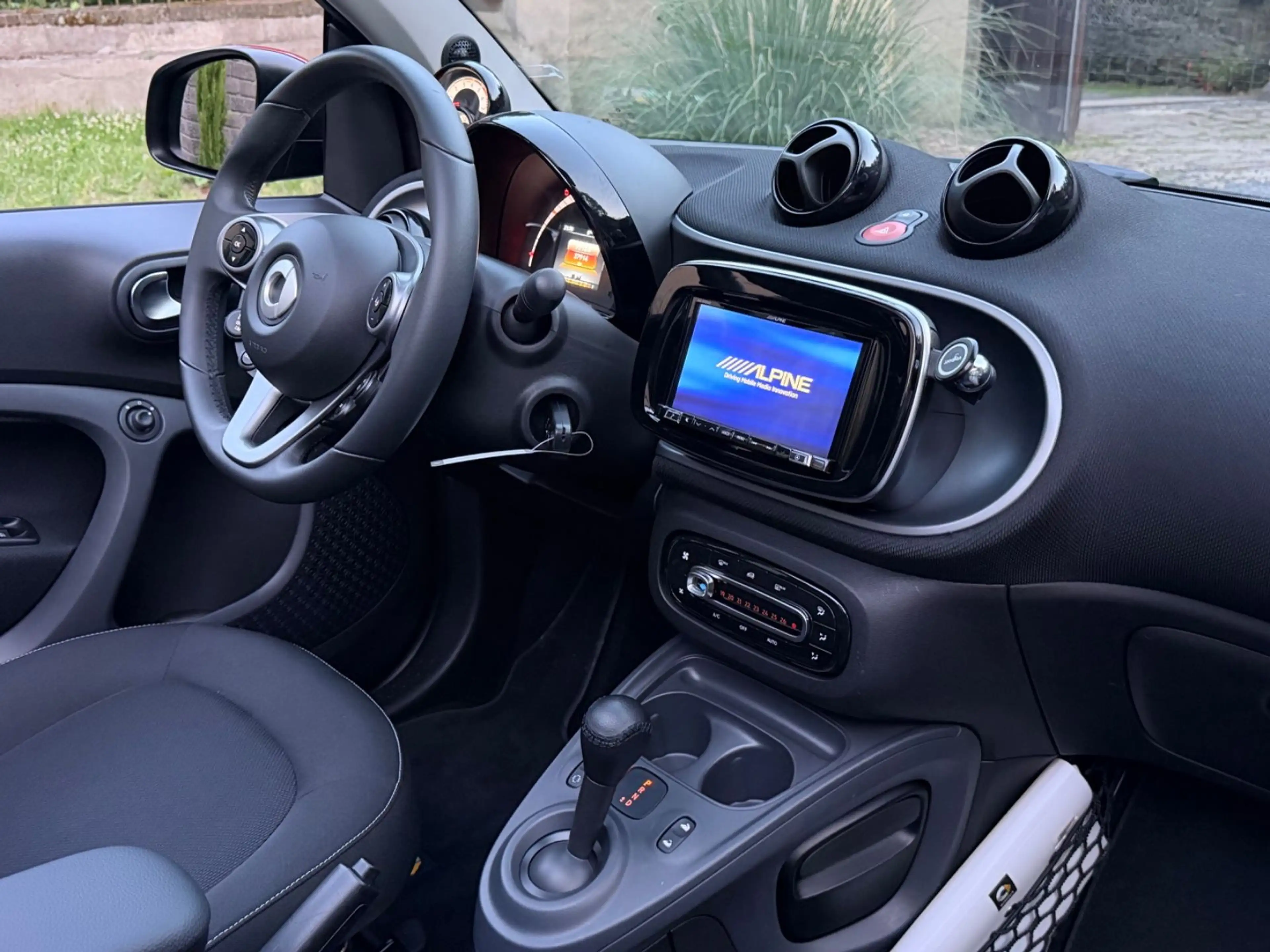 smart forTwo fortwo cabrio Mattgrau AHK Alpine Navi LED — photo 18