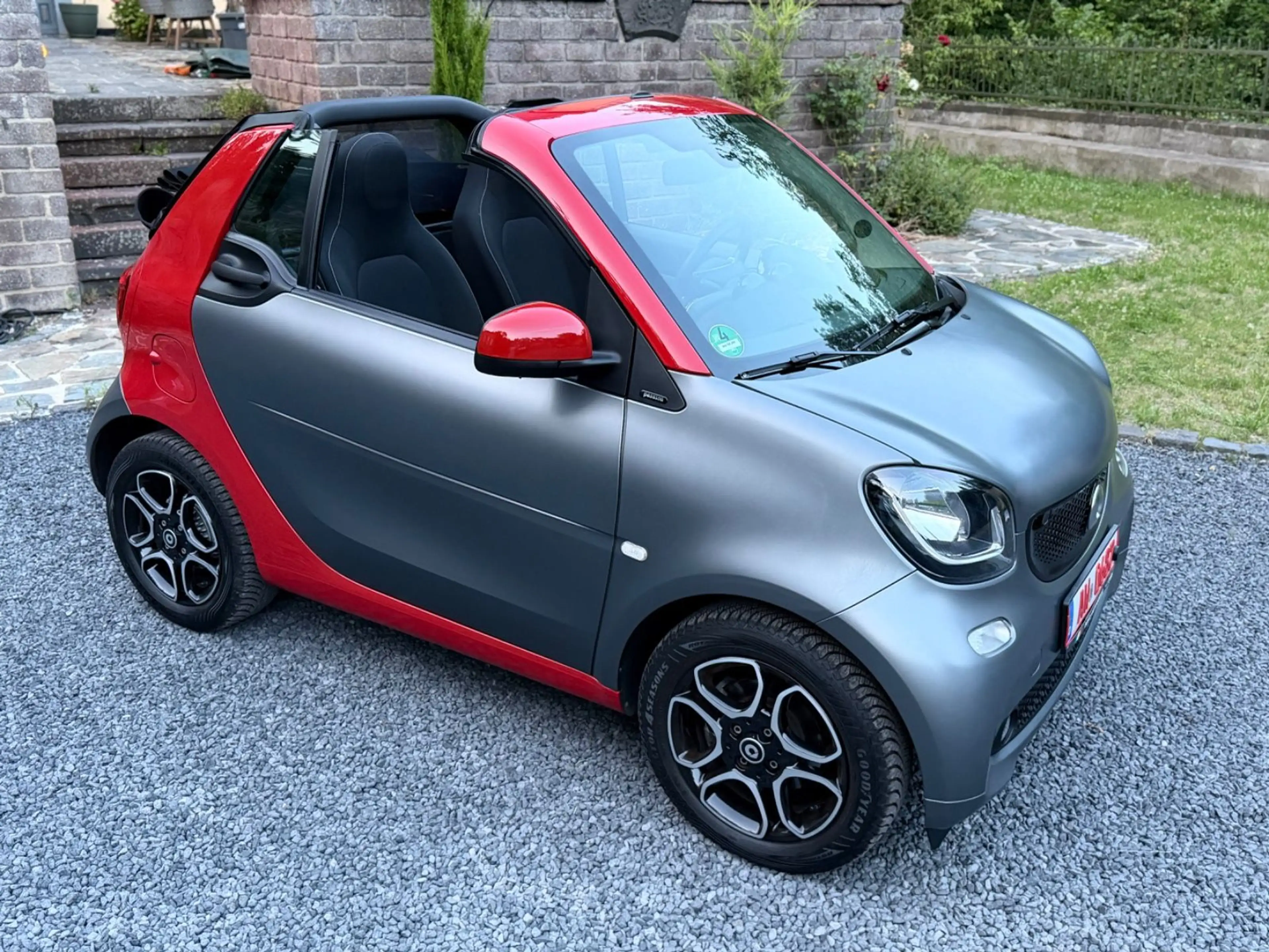 smart forTwo fortwo cabrio Mattgrau AHK Alpine Navi LED — photo 6